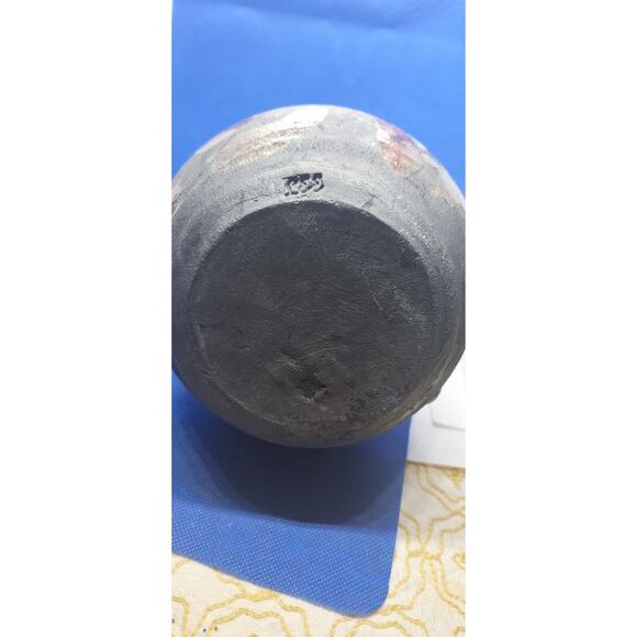 Fired Copper Raku Art Pottery Vase w/Tassel- Artist Signed "LEE" Mint Condition - Picture 9 of 11